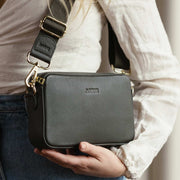 Aarni olkalaukku oliivi hirvennahka kulta