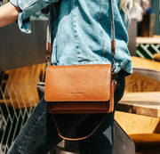 Aviles ruskea olkalaukku nahka chesterfield brand