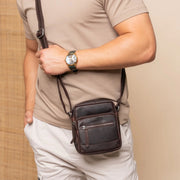 Chesterfield Bremen tummanruskea pieni olkalaukku