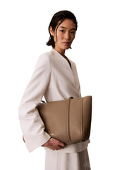 Calvin Klein Pebble iso taupe olkalaukku vaalea