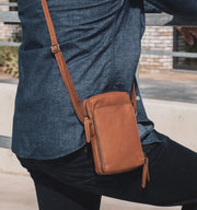 Hamilton chesterfield brand puhelinlaukku nahka ruskea