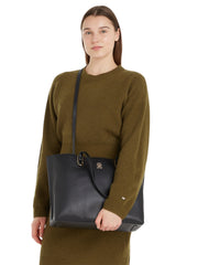 Musta tommy hilfiger olkalaukku työlaukku timeless