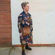 Pieni ruskea nahka olkalaukku sajaco