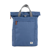 Roka London Finchley keskikokoinen reppu Burnt Blue vaaleansininen edestä