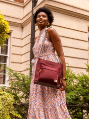 Roka London Sustainable Kennington B viininpunainen olkalaukku