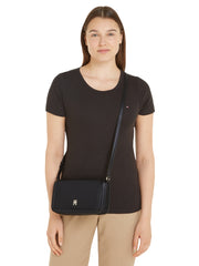 Tommy hilfiger musta olkalaukku essential