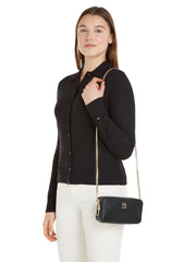 Tommy hilfiger timeless pieni musta olkalaukku