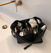 Treats musta nahka toilettilaukku marie