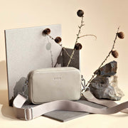 Vaalea aarni olkalaukku hopea hirvennahka