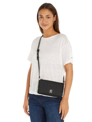 musta tikkikuvioitu tommy hilfiger chic olkalaukku