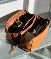 ruskea Treats nahka marie toilettilaukku