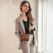 ruskea chesterfield laukun hihna olkahihna beige