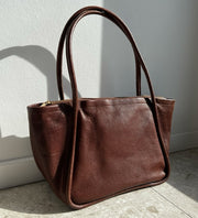 tummanruskea Treats Aino iso olkalaukku