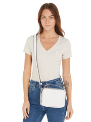 valkoinen calvin klein minimal monogram kameralaukku