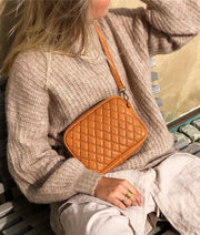 cally konjakinruskea olkalaukku treats