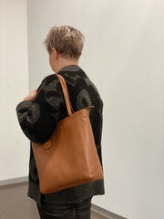 Radley Longacre pystymallinen konjakinruskea laukku