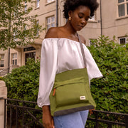 roka london sustainable kennington b avocado olkalaukku nylon