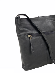 sajaco keskikokoinen musta olkalaukku