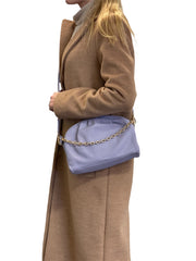 treats lila nahkalaukku