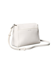 Calvin Klein Emblem Pebble pehmeä olkalaukku valkoinen