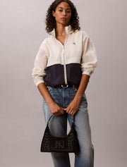 Calvin Klein musta Mesh Emblem pieni olkalaukku verkko