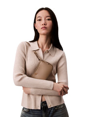 Calvin Klein vaalea Monogram olkalaukku taupe