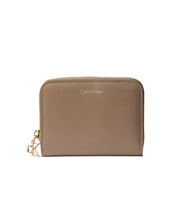 Calvin klein vaalea pieni nahka lompakko