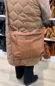 Chesterfield Bolivia iso olkalaukku konjakinruskea