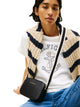 Tommy Hilfiger Logotape musta pieni kameralaukku