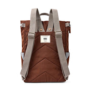 Roka London Finchley keskikokoinen reppu Chocolate ruskea takaa