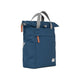 Roka London Finchley pieni reppu Deep Blue tummansininen sininen etuviisto