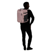 Samsonite 2FIT underseat reppu matkustureppu vaaleanpunainen selässä