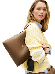 Tommy Hilfiger Icon iso olkalaukku vaaleanruskea ruskea