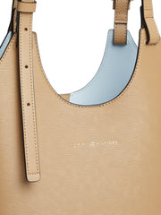 Tommy Hilfiger mini tote läheltä