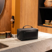 Trevia chesterfield toilettilaukku musta