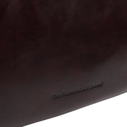 Tummanruskea Chesterfield brand nahka olkalaukku alexandria ruskea logo