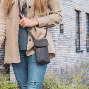 Chesterfield Anderson konjakinruskea puhelinlaukku