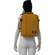 keltainen reppu Cabin Zero Tech pieni matkareppu 28l orange chill