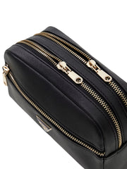 musta Guess toilettilaukku