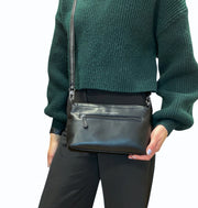 musta Helka Pigeon pieni olkalaukku