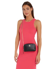 musta feminine juhlalaukku tommy hilfiger