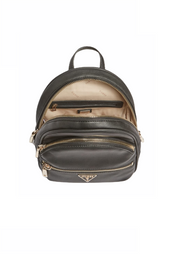 musta pikkureppu guess manhattan