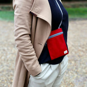 roka london sustainable chelsea punainen puhelinlaukku